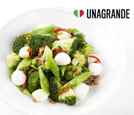 Салат с моцареллой Unagrande, брокколи и стручковым горошком